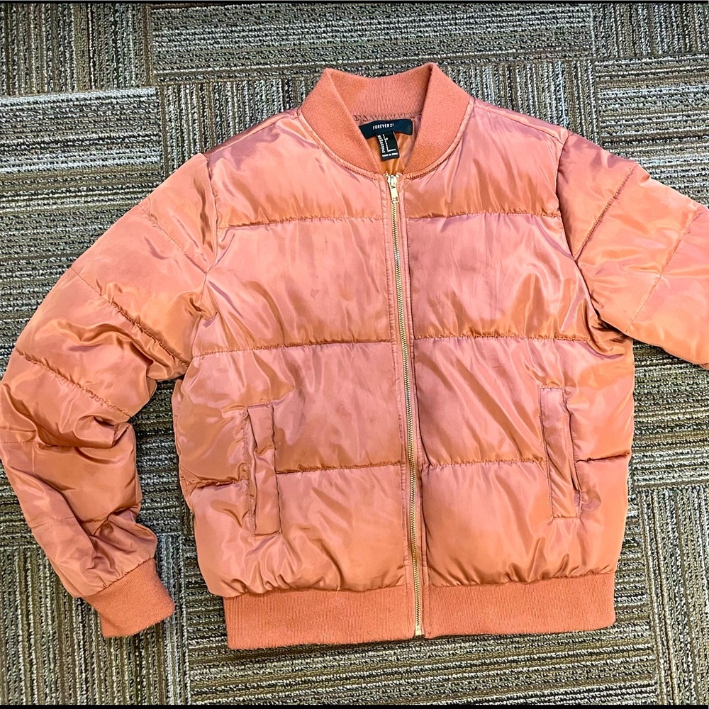 FOREVER 21 : Women’s SM bomber puffer jacket